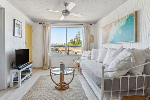 Gorgeous Gordon Street Getaway - Tourism Caloundra 2