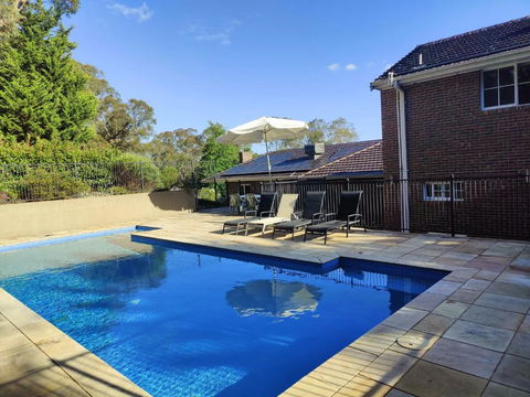 Gorgeous 4-Bedroom House On A Mansion - An Acre Land With Magnificent Pool & Garden - Tourism Caloundra 0