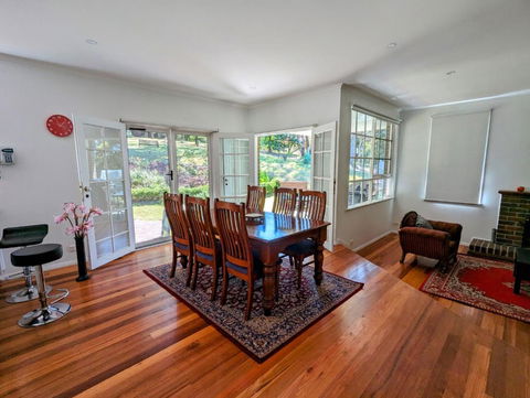 Gorgeous 4-Bedroom House On A Mansion - An Acre Land With Magnificent Pool & Garden - Tourism Caloundra 4
