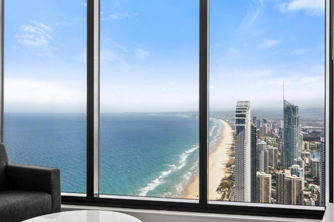 Gorgeous Oceanview 2B2B Beachfront Apartment In Surfers - Tourism Caloundra 1