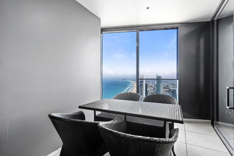 Gorgeous Oceanview 2B2B Beachfront Apartment In Surfers - Tourism Caloundra 3