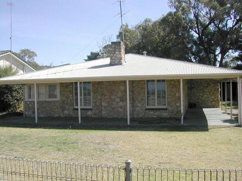 Gorgeous Stone Cottage On The Seafront - Tourism Caloundra 0