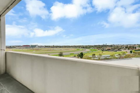 Gallop To Your Getaway - Tourism Caloundra 1