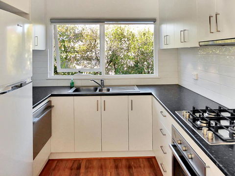 Glen Iris, Quiet Boutique 2 Bedroom Netflix, WIFI, Parking, Free Wine - Tourism Caloundra 4