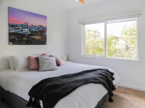 Glen Iris, Quiet Boutique 2 Bedroom Netflix, WIFI, Parking, Free Wine - Tourism Caloundra 2