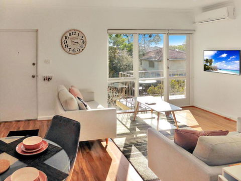 Glen Iris, Quiet Boutique 2 Bedroom Netflix, WIFI, Parking, Free Wine - Tourism Caloundra 1
