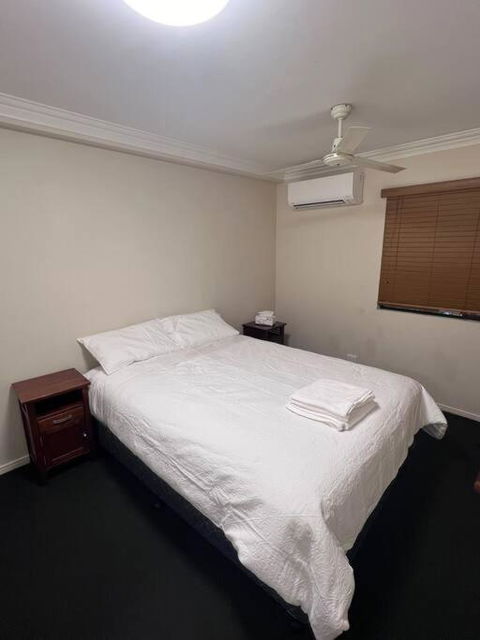 Fully Furnished Modern Unit In Centre Of City - Tourism Caloundra 3