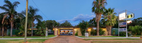 Golden Peak Motel PeakHill - Tourism Caloundra 4