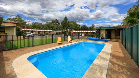 Golden Peak Motel PeakHill - Tourism Caloundra 1