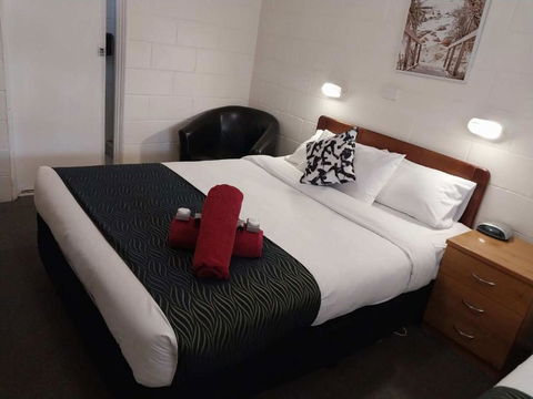 Golden Peak Motel PeakHill - Tourism Caloundra 0