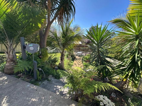 Garden View Single Ensuite Room - Tourism Caloundra 0