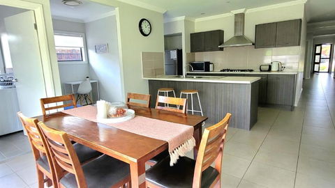 Gledswood Hills, The Cloverhill Charm - Tourism Caloundra 4