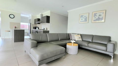 Gledswood Hills, The Cloverhill Charm - Tourism Caloundra 1