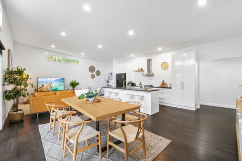 Getaway On Little - Tourism Caloundra 1