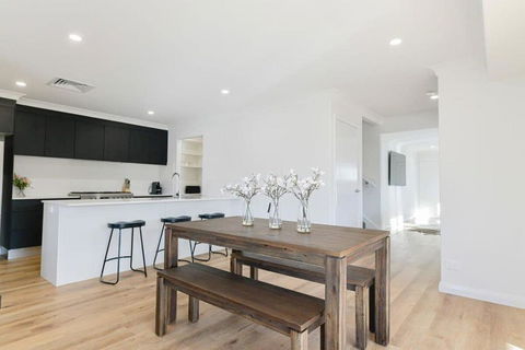 Getaway On Curran - CBD Escape, EV Plug, Firepit - Tourism Caloundra 2