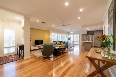 Greenmount Getaway - Tourism Caloundra 0