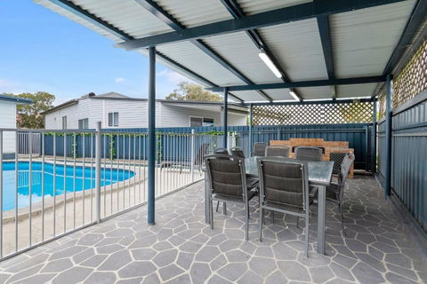 Great Entertainer Heated Pool Fireplace Firepit - Tourism Caloundra 4