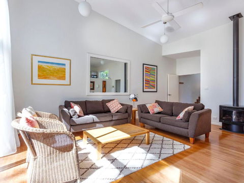 Gumbeachy Pet Friendly Free WiFi - Tourism Caloundra 1