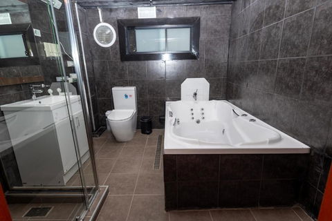 Gosford Inn Motel - Tourism Caloundra 4
