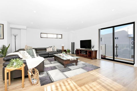 Government Road, Dolphin Cove, Unit 13, 2-6 - Tourism Caloundra 0