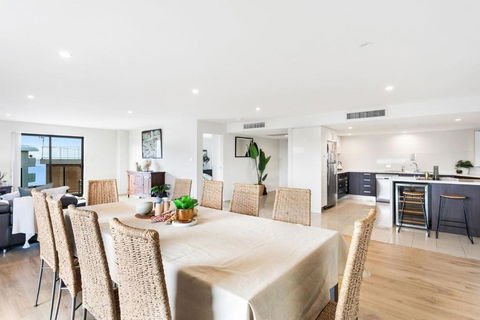 Government Road, Dolphin Cove, Unit 13, 2-6 - Tourism Caloundra 3