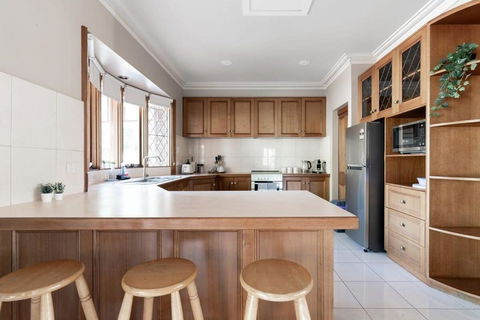 Gracelands Swiss Inspired Home With Gorgeous Grounds - Tourism Caloundra 1