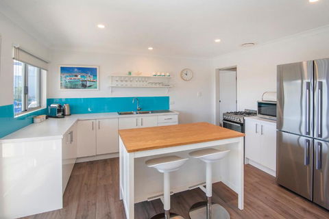 Gracetown Beach House - Relaxing Beachside Holiday - Tourism Caloundra 3