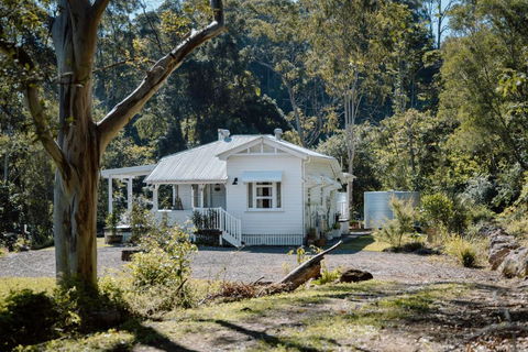 Gracie Cottage Romantic Secluded Hinterland Escape For 2 - Tourism Caloundra 3