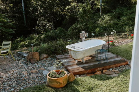 Gracie Cottage Romantic Secluded Hinterland Escape For 2 - Tourism Caloundra 1