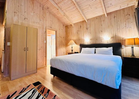 Grampians Chalets - Tourism Caloundra 1