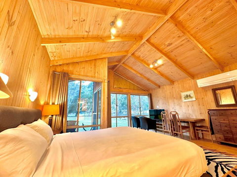 Grampians Chalets - Tourism Caloundra 3