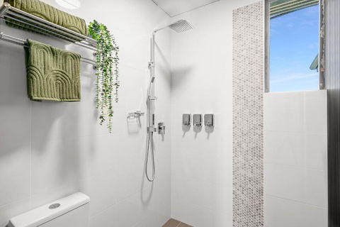 Grand Hotel And Studios - Tourism Caloundra 4
