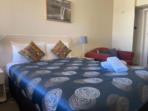 Grand Central Motel - Tourism Caloundra 0