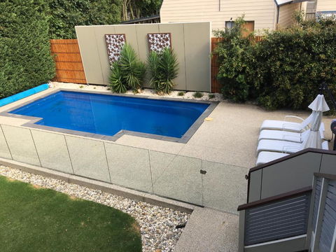 Grand Escape McKenzie - Solar Heated Pool WiFi, Netflix 5 Bdrm 4bthrm, Free 8kW EV Chging - Tourism Caloundra 0