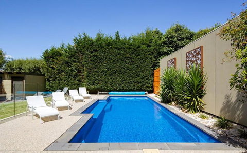 Grand Escape McKenzie - Solar Heated Pool WiFi, Netflix 5 Bdrm 4bthrm, Free 8kW EV Chging - Tourism Caloundra 3
