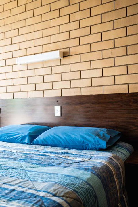 Grand Hotel Motel - Tourism Caloundra 3