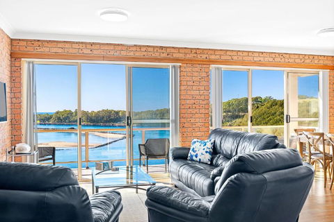 Grand Pacific 1 Unit 4 - First Floor - Tourism Caloundra 2