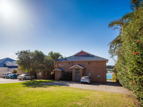 Grand Pacific 2 Unit 2 - Ground Floor - Tourism Caloundra 1