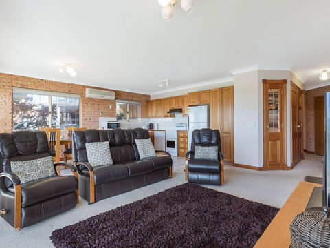 Grand Pacific 2 Unit 2 - Ground Floor - Tourism Caloundra 3