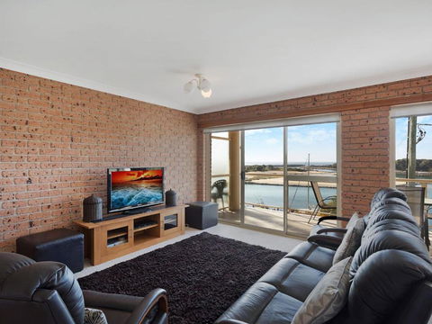 Grand Pacific 2 Unit 2 - Ground Floor - Tourism Caloundra 4