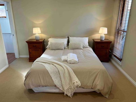 Grand Retreat In Peaceful Street - Tourism Caloundra 2