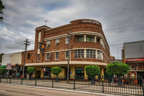 Grand Hotel Rockdale - Tourism Caloundra 1