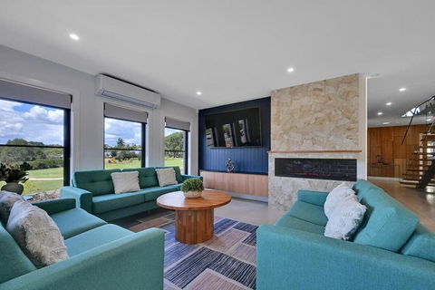 Grand Stirling - Elite Escape, Unparalleled Luxury - Tourism Caloundra 2