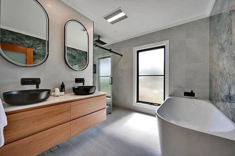 Grand Stirling - Elite Escape, Unparalleled Luxury - Tourism Caloundra 3