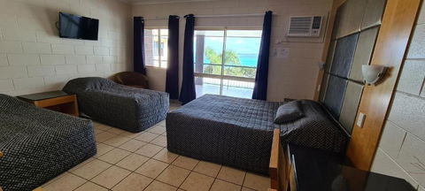 Grand Hotel - Tourism Caloundra 4