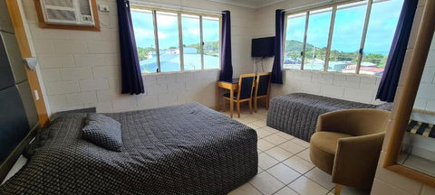 Grand Hotel - Tourism Caloundra 3