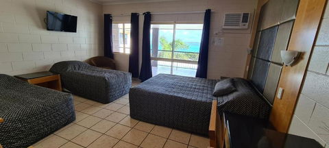 Grand Hotel - Tourism Caloundra 2