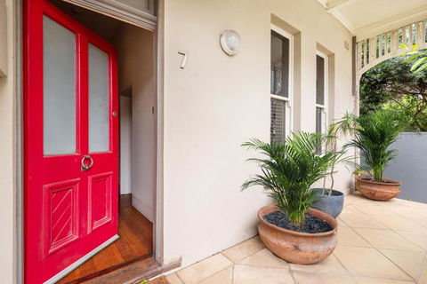 Grand Victoria Beach House - Tourism Caloundra 1