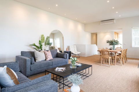 Grand Victoria Beach House - Tourism Caloundra 4