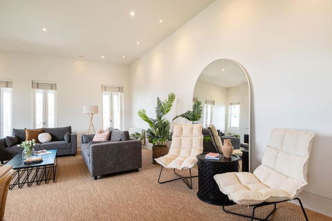 Grand Victoria Beach House - Tourism Caloundra 3
